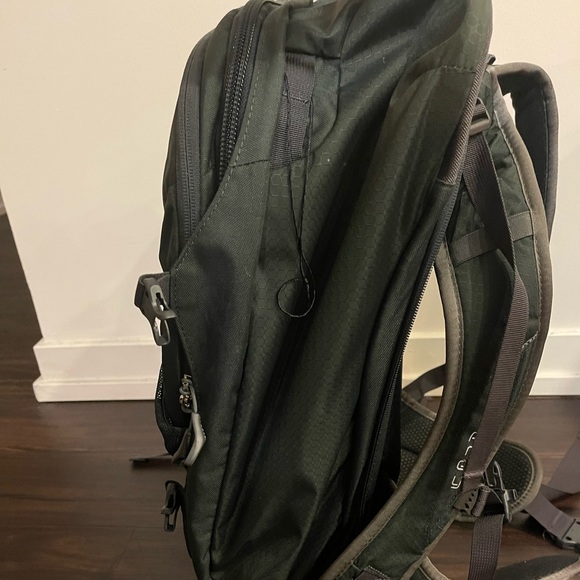 Osprey Farpoint 40 - Picture 2 of 6